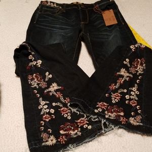 Driftwood new tagged size 28 embroidered jeans